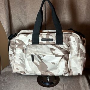 Tommy Hilfiger Camouflage Tan Duffle/Weekender bag
